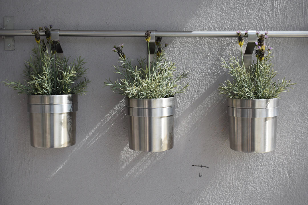 Estilo e Funcionalidade com Vasos Metálicos para Jardim