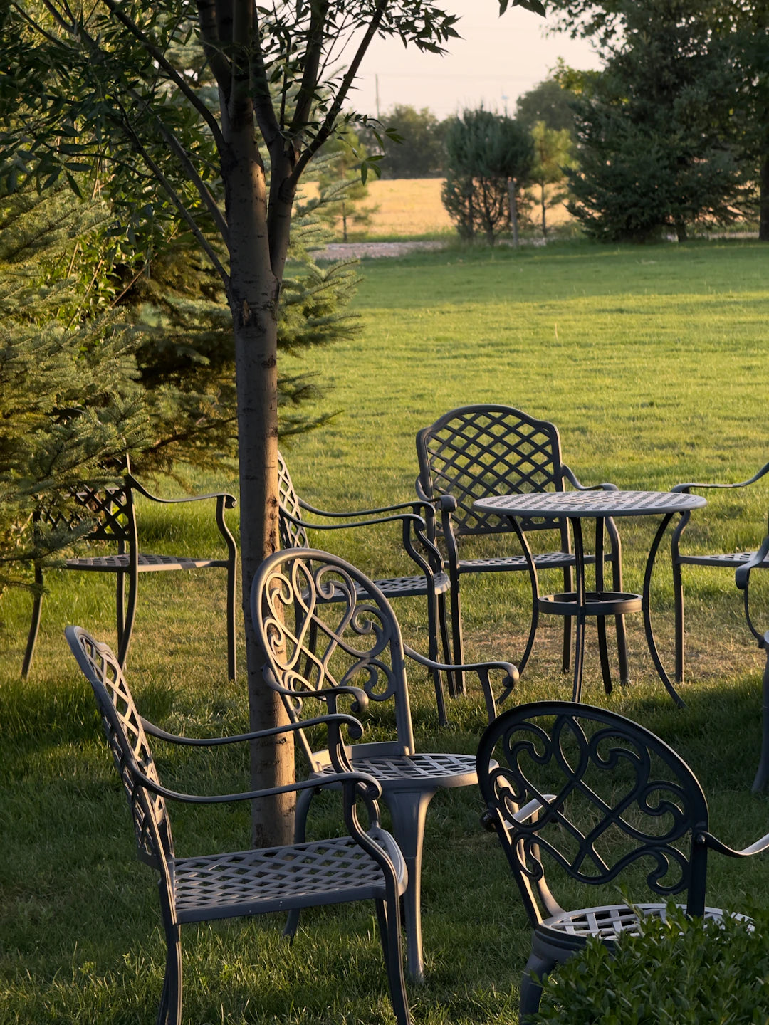 Mesas Metálicas Decorativas para Melhorar Seu Jardim