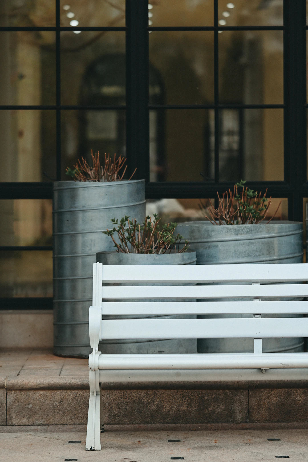 Floreiras Metálicas Funcionais e Elegantes para seu Jardim
