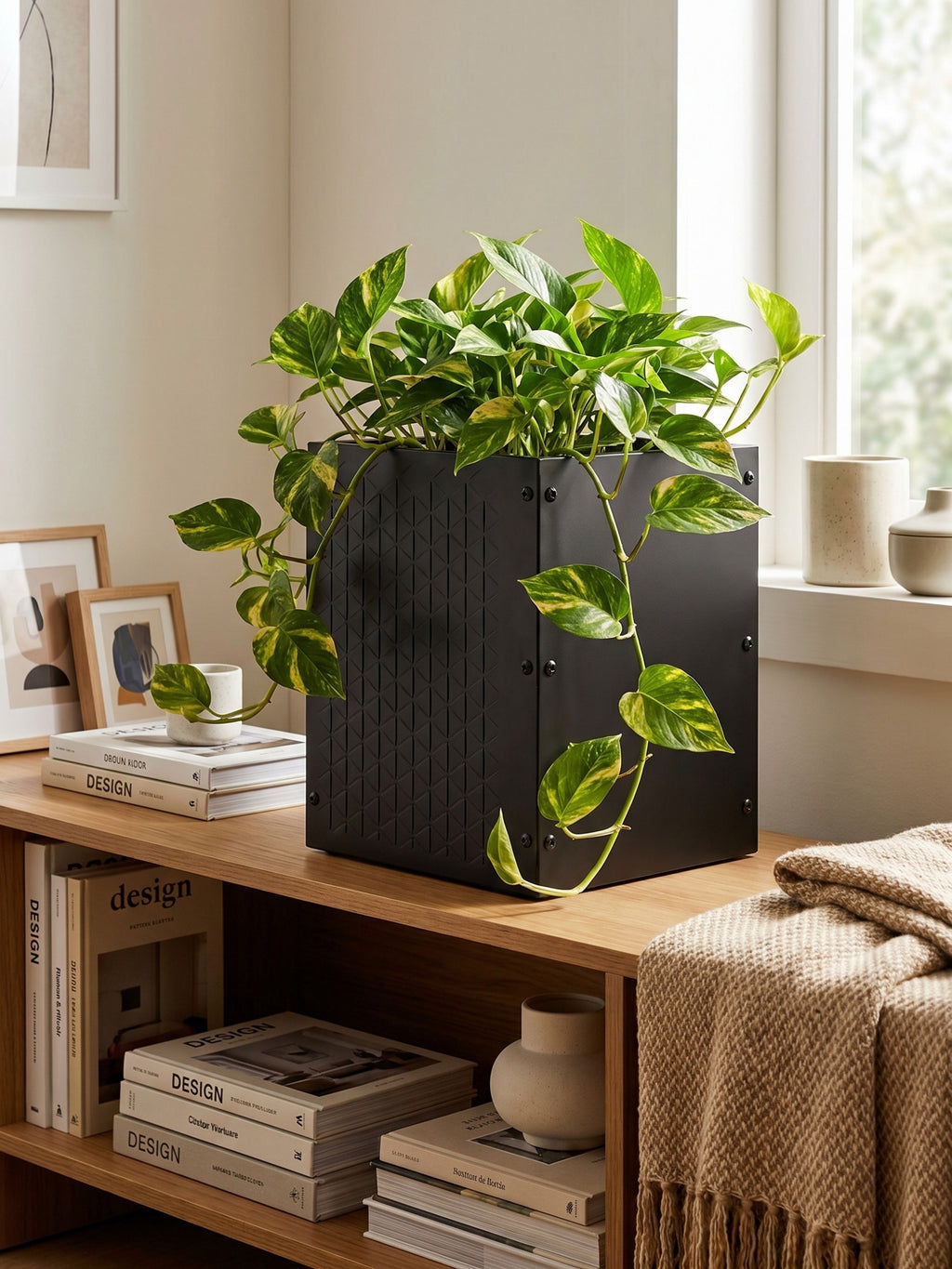 Vaso Metálico Texturizado para Plantas 30x40cm Preto