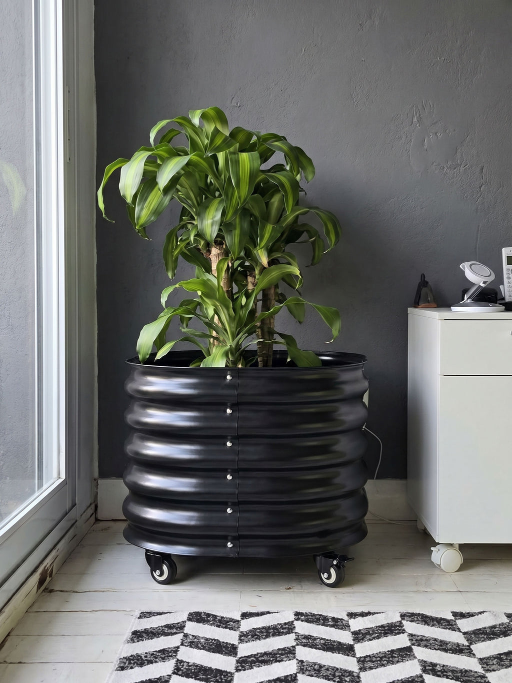 Vaso Metálico com Rodinhas para Plantas 60x60cm Preto