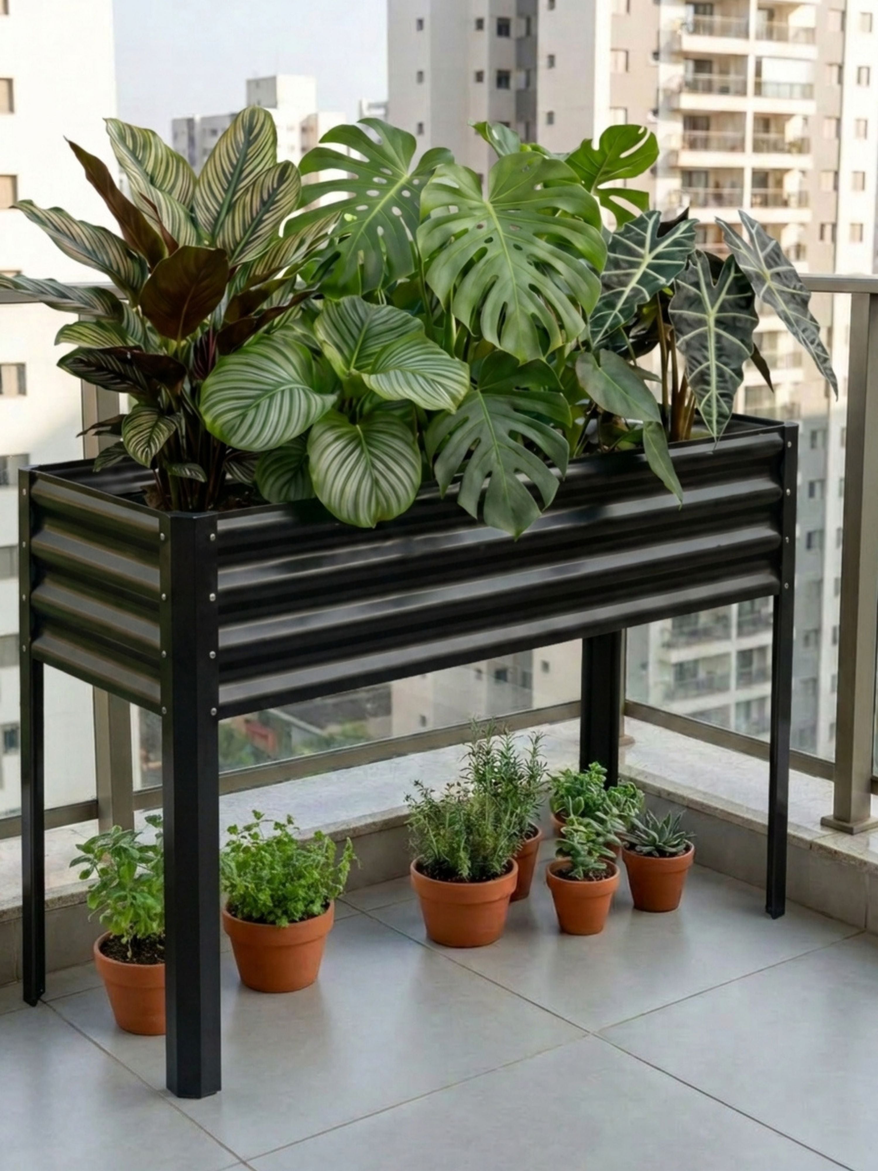 Floreira Metálica com Pés para Jardim 120x45cm Preta