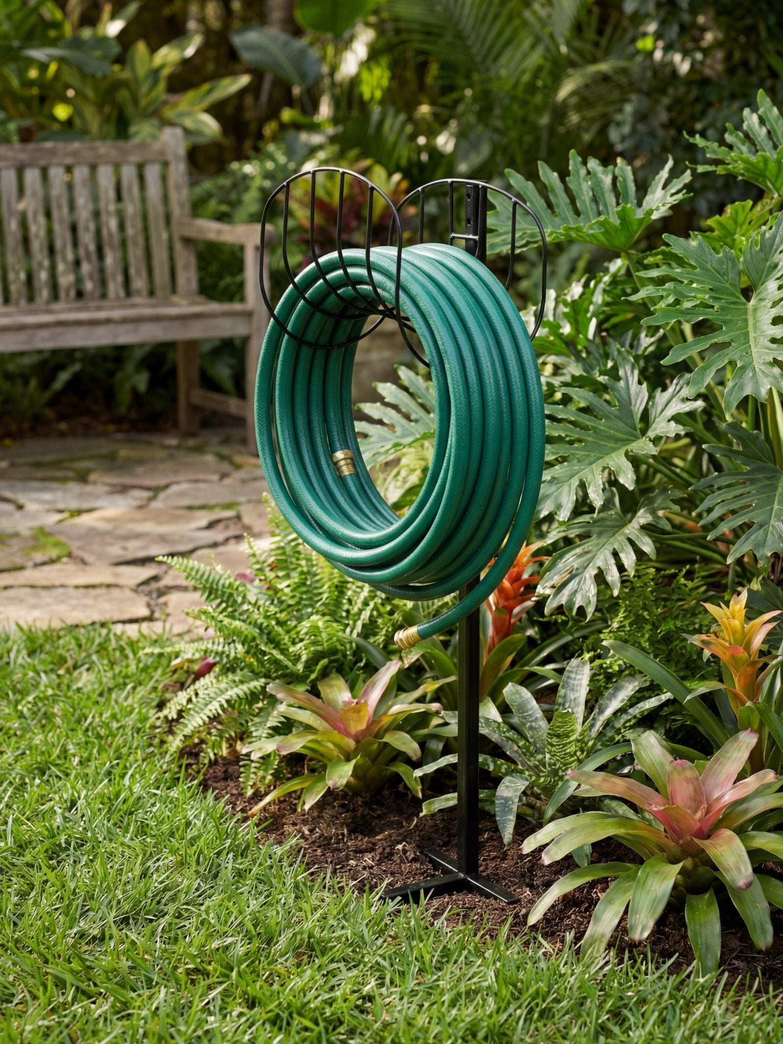 Enrolador de Mangueira em Metal com Suporte 104cm Preto - Montar & Plantar