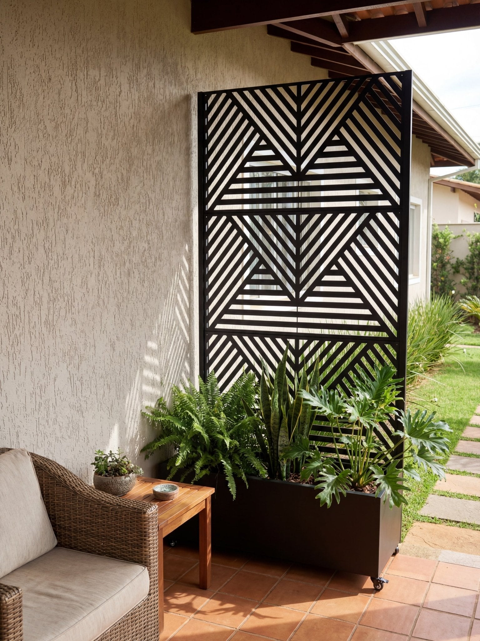 Floreira com Treliça Decorativa Metálica 1,80x40cm Preta - Montar & Plantar