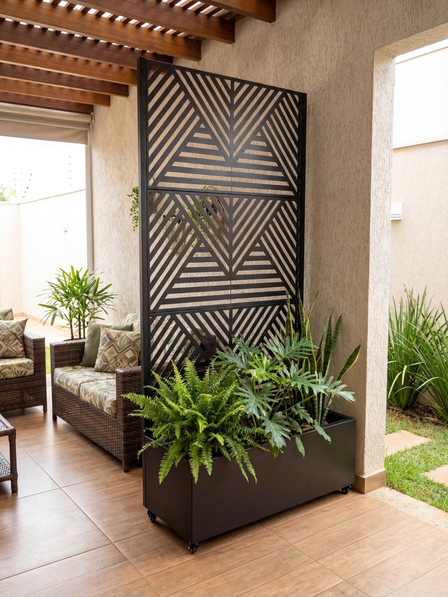 Floreira com Treliça Decorativa Metálica 1,80x40cm Preta - Montar & Plantar