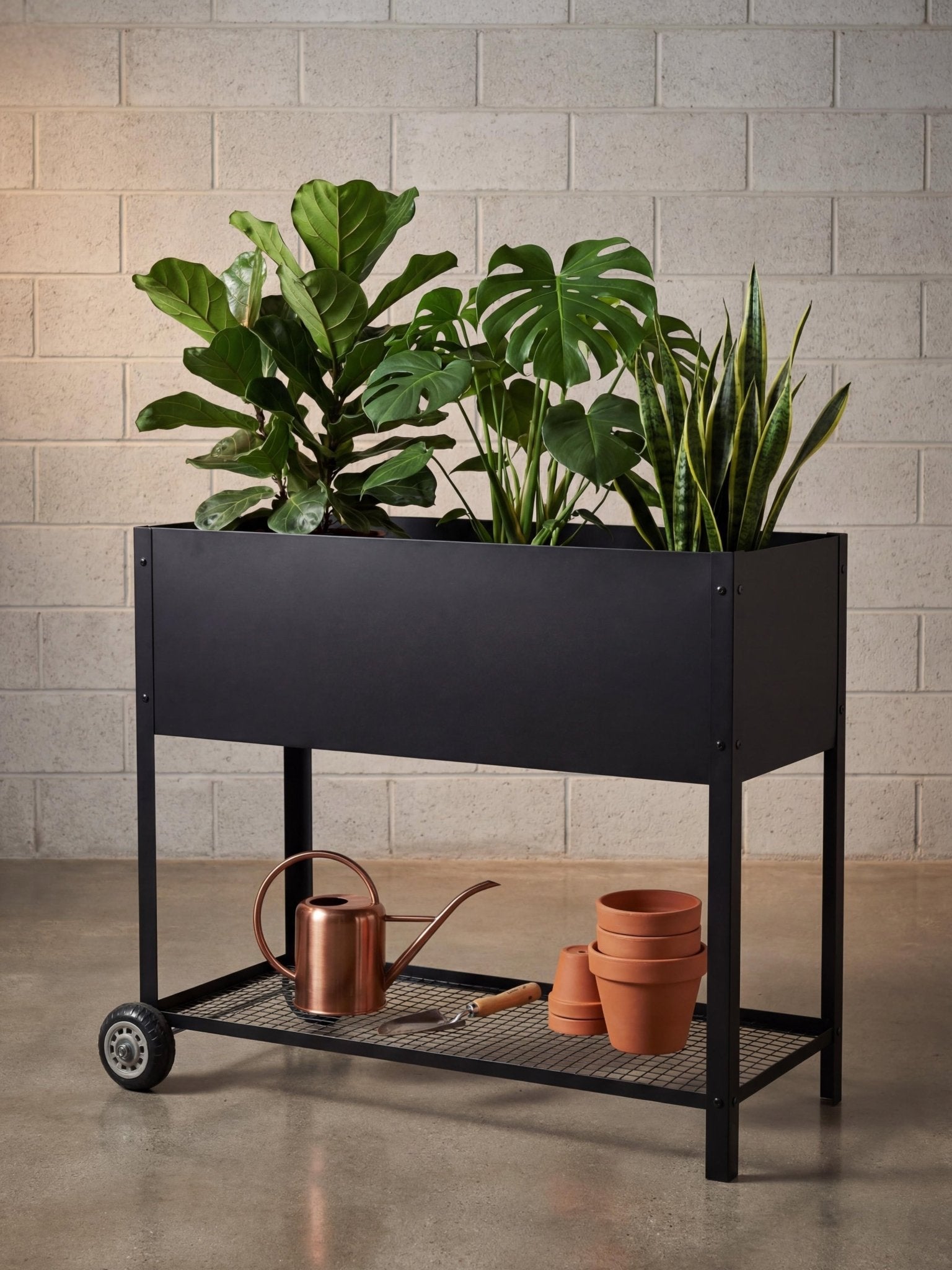 Floreira Metálica com Rodinhas 95x40x80cm Preta - Montar & Plantar