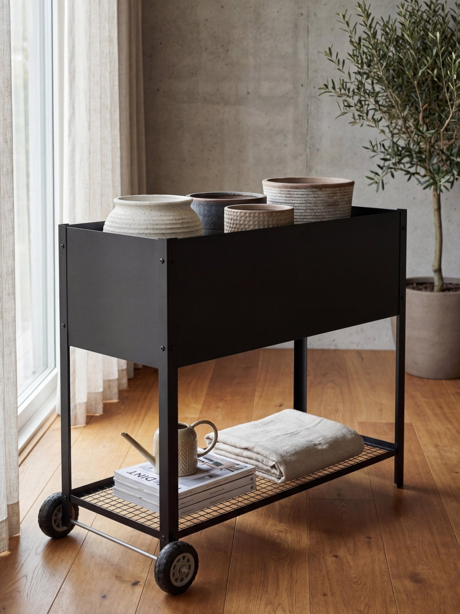 Floreira Metálica com Rodinhas 95x40x80cm Preta - Montar & Plantar