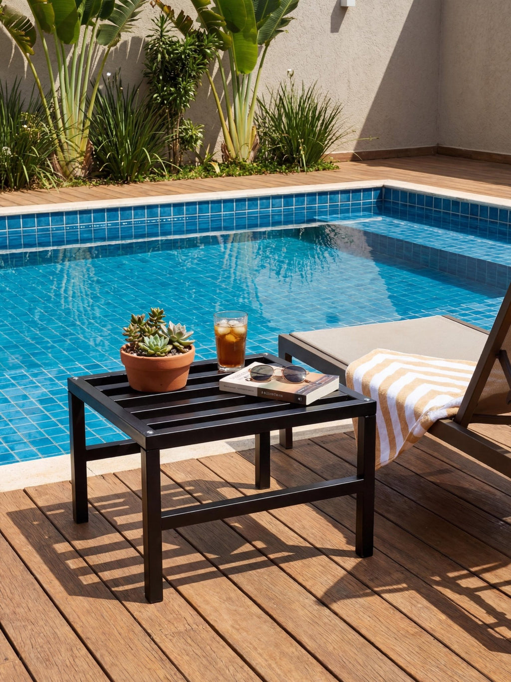 Mesinha de Centro Decorativa Metálica Baixa 45cm Preta - Montar & Plantar