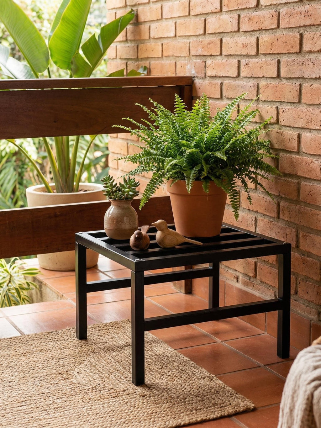Mesinha de Centro Decorativa Metálica Baixa 45cm Preta - Montar & Plantar