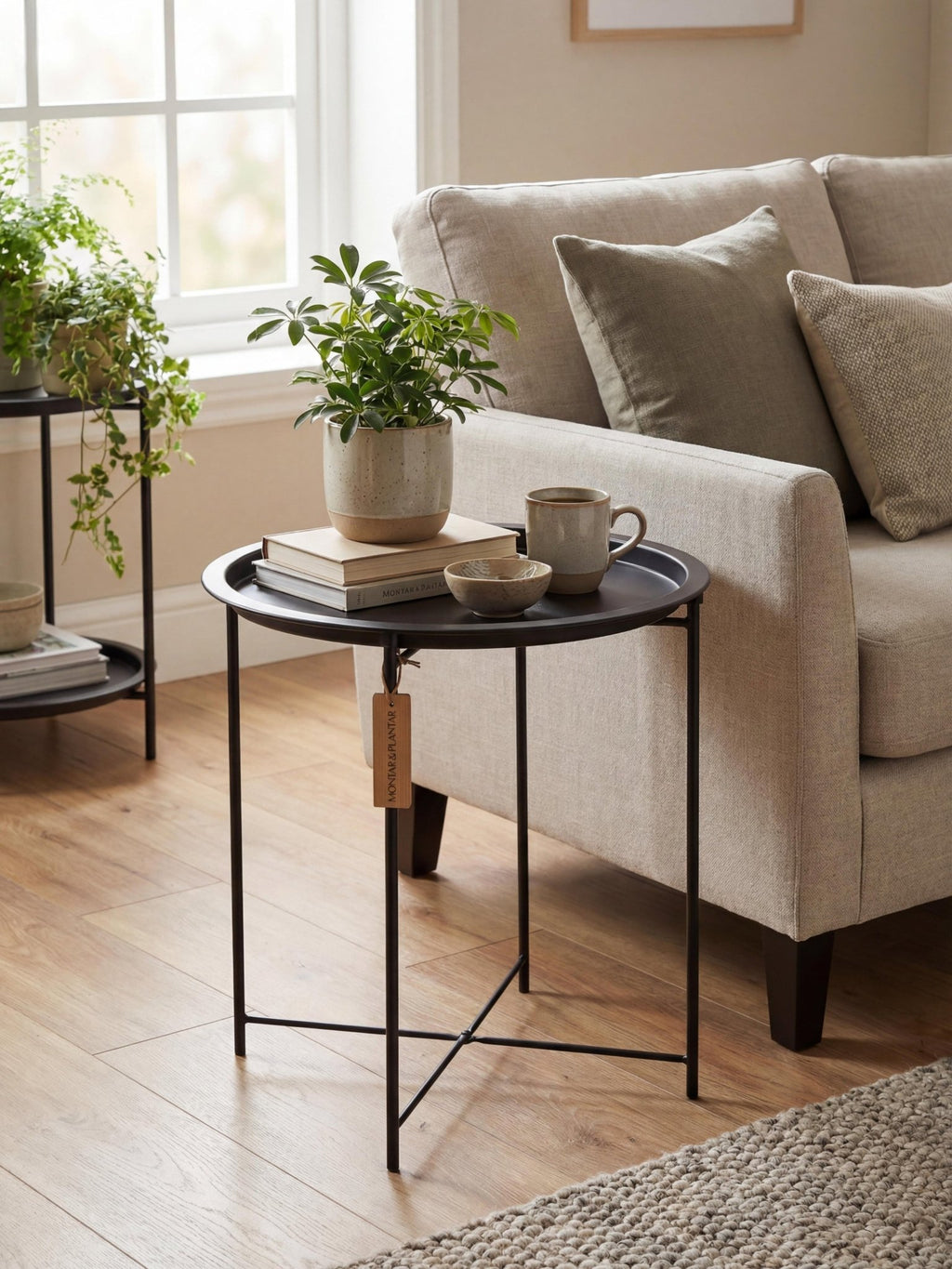 Mesinha Decorativa em Metal com Bandeja 47cm Preto - Montar & Plantar