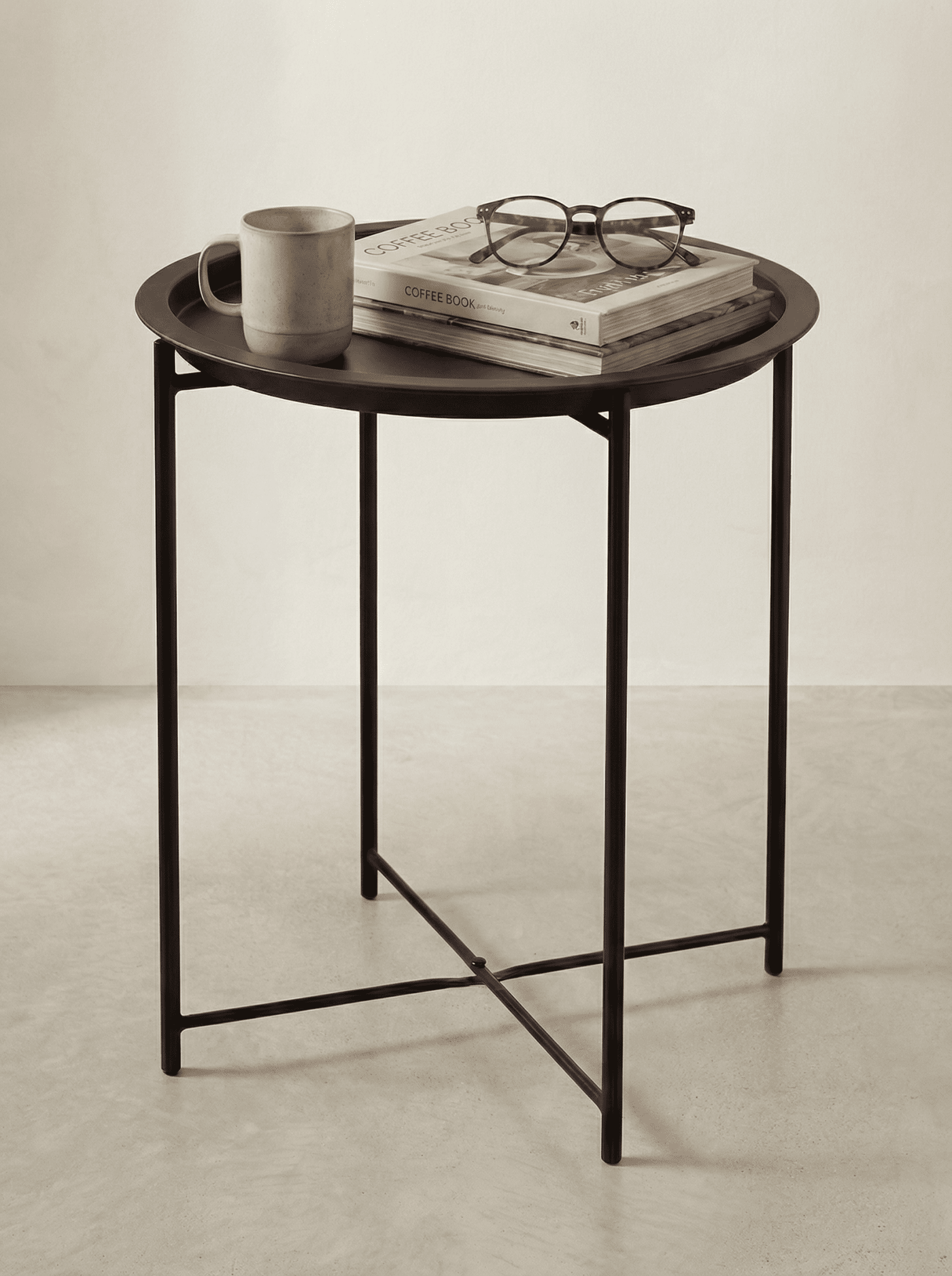 Mesinha Decorativa em Metal com Bandeja 47cm Preto - Montar & Plantar